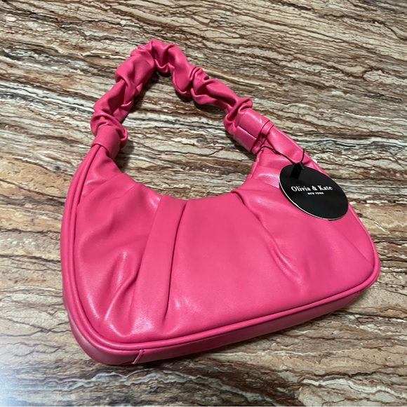 Olivia and Kate - Picture 5 of 6